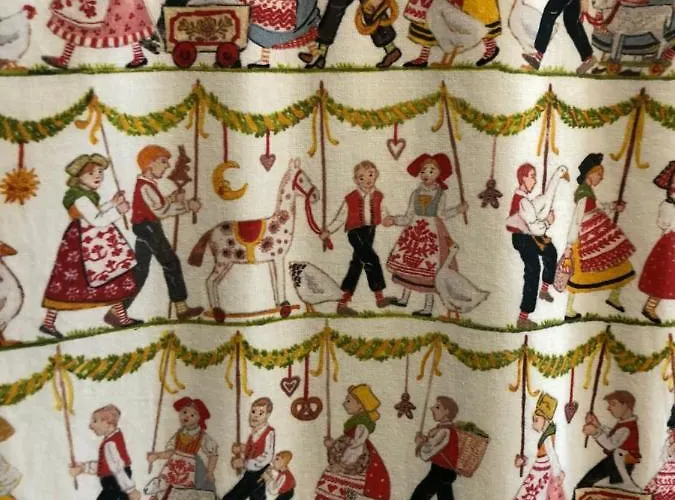 Quiet Corner Apartment *